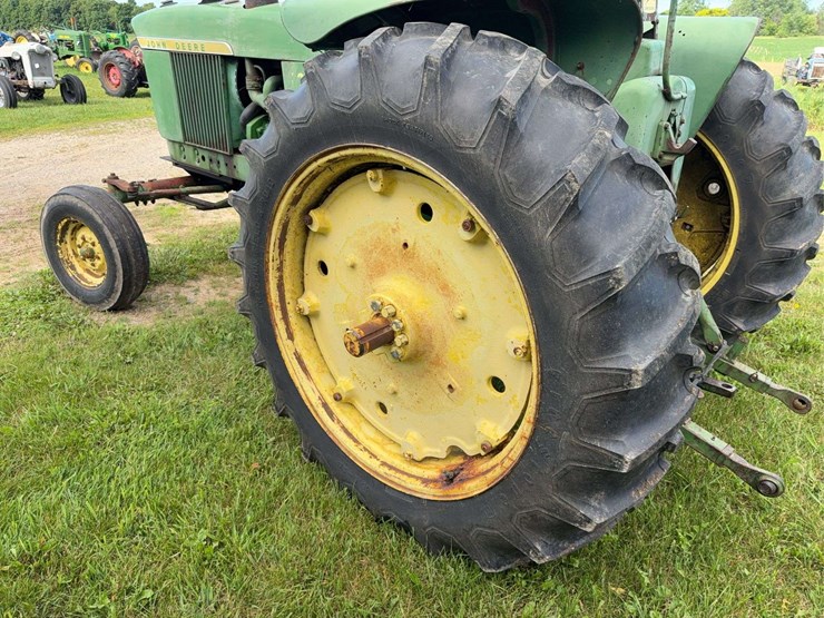 john-deere-3010-image-10