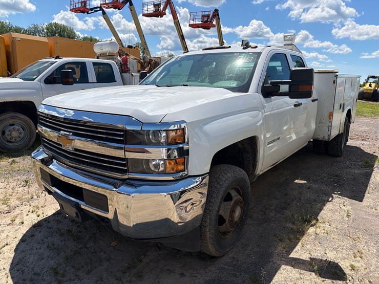 2016-chevrolet-3500-image-1