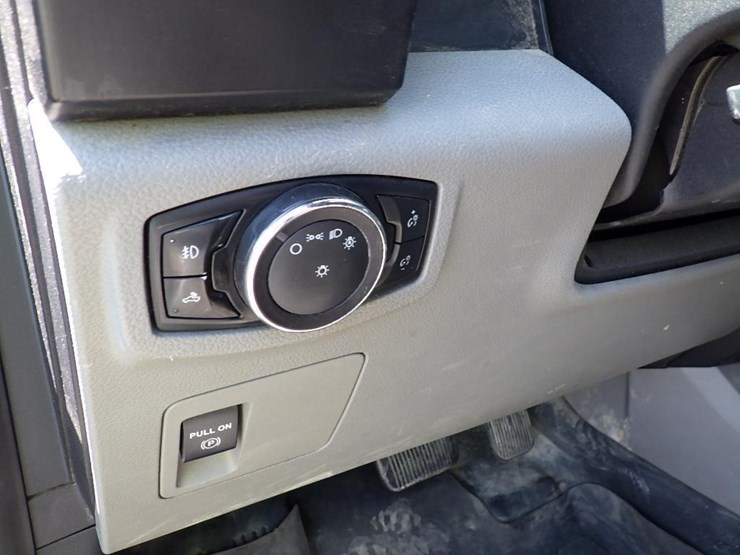 2017-ford-f150-image-19