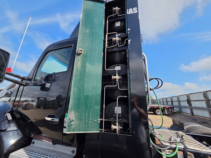 2015-kenworth-t680-image-19