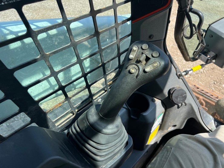 2022-bobcat-t76-image-25