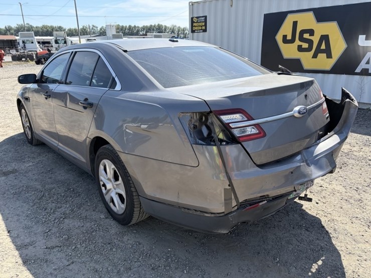 2015-ford-taurus-sedan-image-6