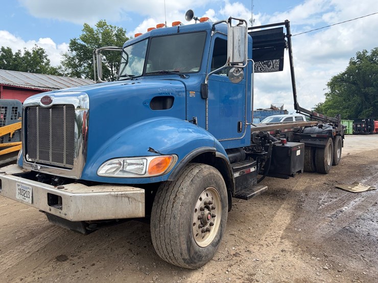 #89-•-2008-peterbilt-roll-off-tandem-axle-truck-image-1