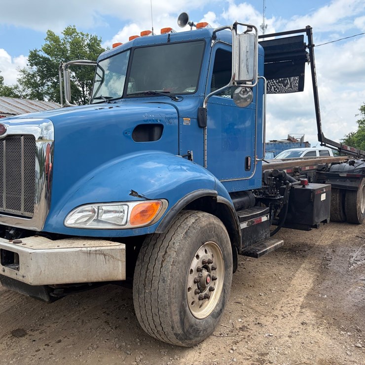 #89 • 2008 PETERBILT ROLL OFF TANDEM AXLE TRUCK