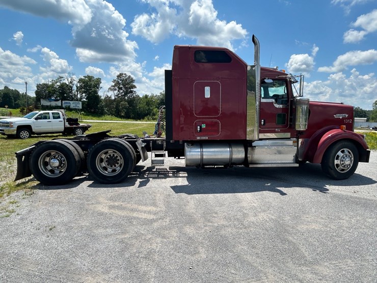 2013-kenworth-w900-image-8