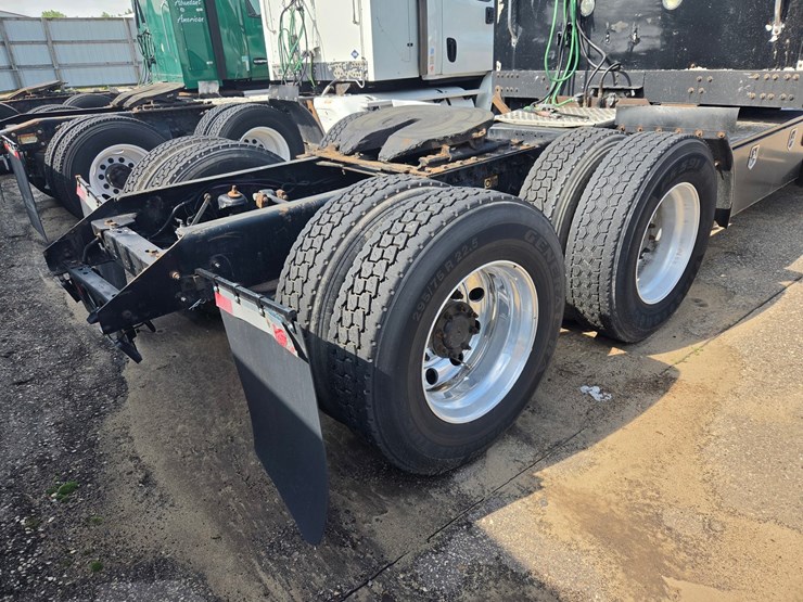 2015-kenworth-t680-image-12