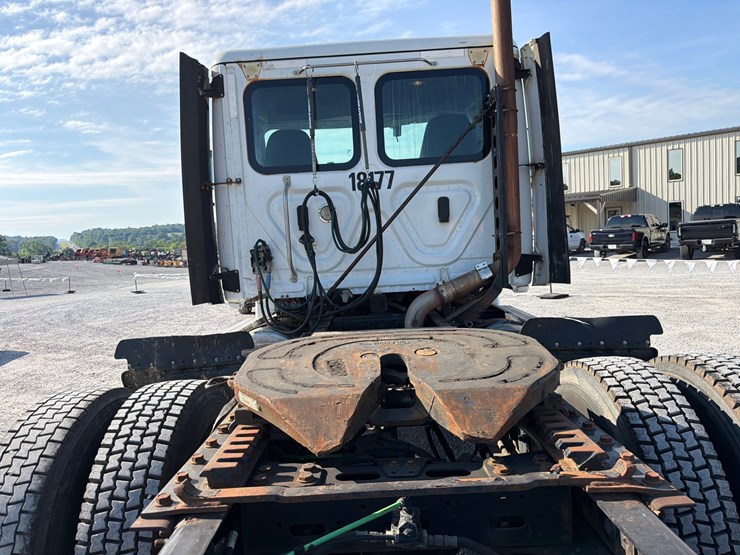 2018-freightliner-cascadia-125-image-19