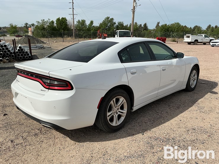2018-dodge-charger-sxt-4-door-sedan-image-5