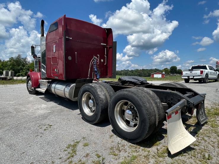 2013-kenworth-w900-image-5