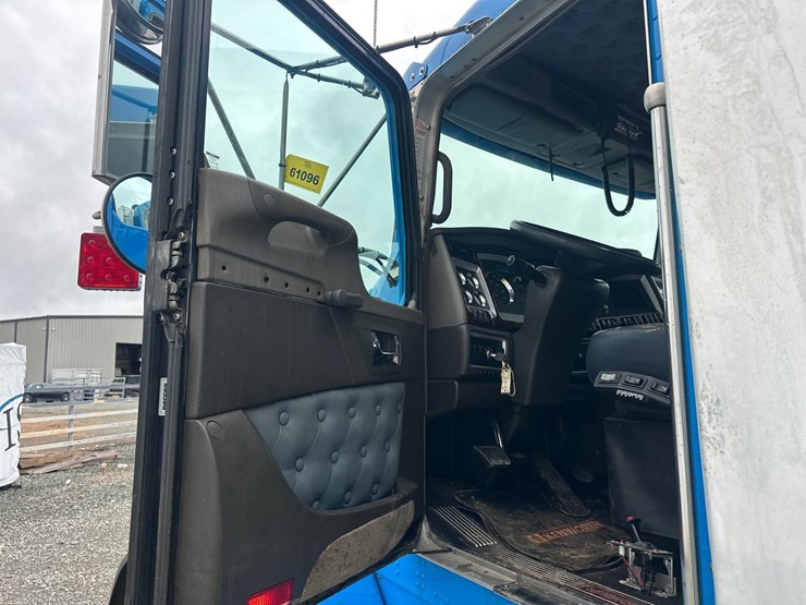 2013-kenworth-t800-image-29