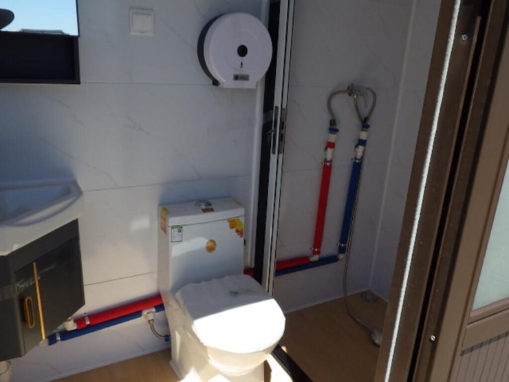 portable-toilet-w/-shower-image-11