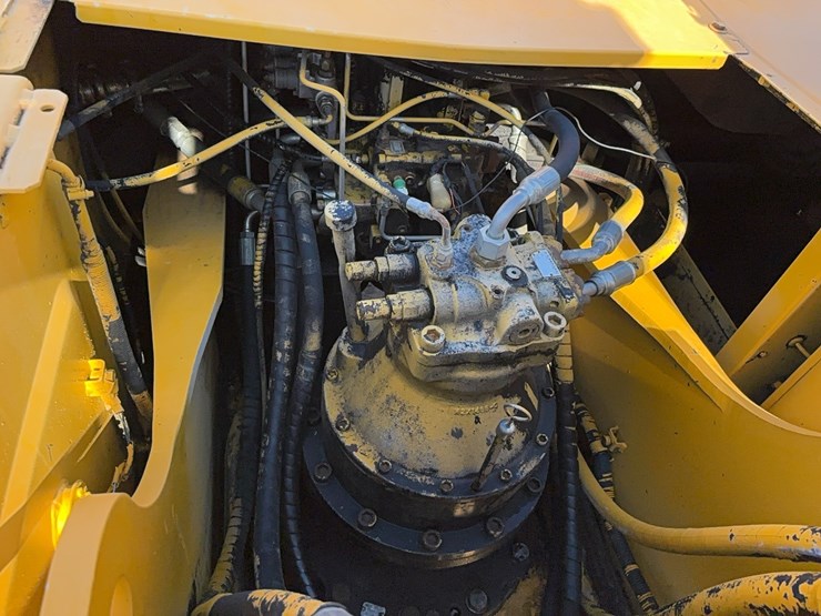 deere-230-lc-image-15