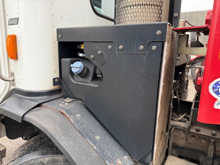 #1506-•-2019-peterbilt-pb520-side-load-garbage-truck-image-34