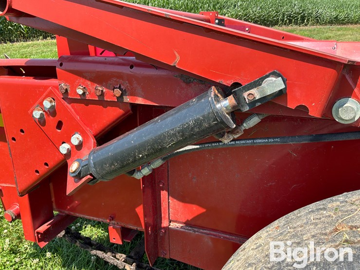 2013-new-holland-185-image-10