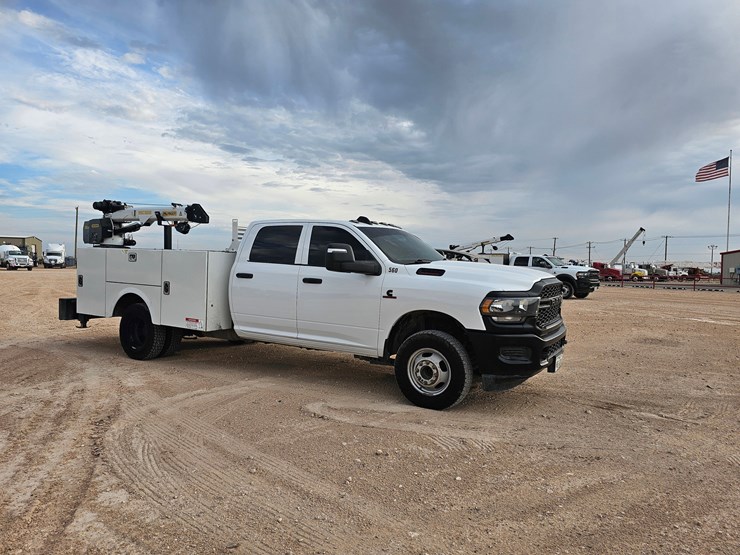 2024-dodge-3500-image-2