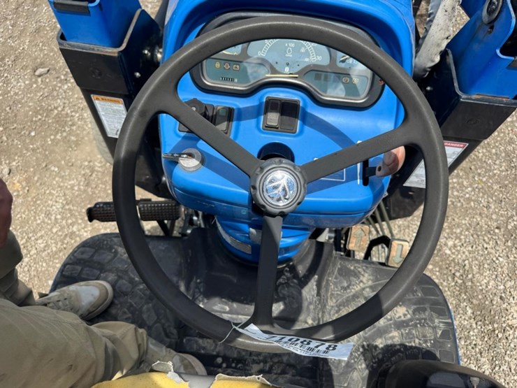 new-holland-boomer-3040-image-22