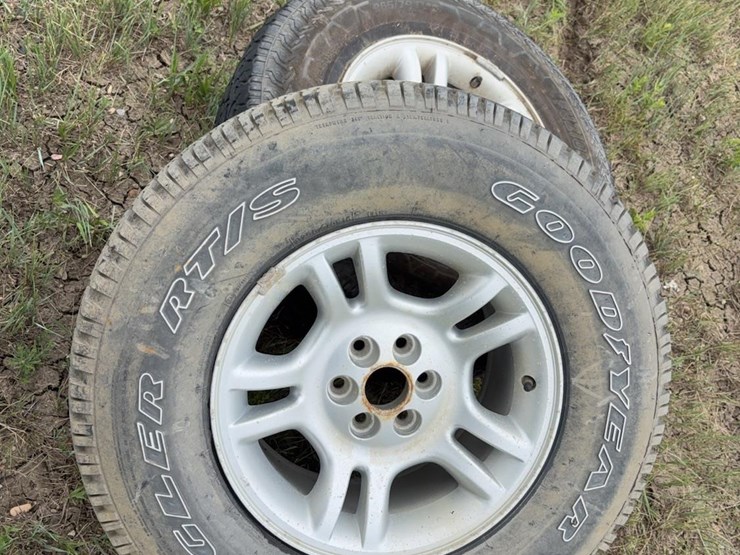 265/70r16-tires-w/dodge-rims-image-9