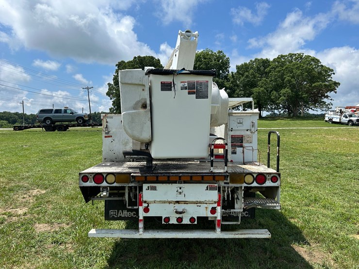 #1091-•-2010-freightliner-bucket-truck-image-6