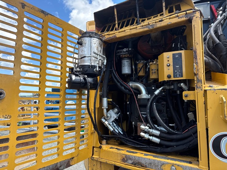 2014-caterpillar-501-image-53