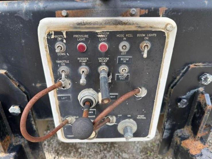 2003-sterling-lt7500-image-33