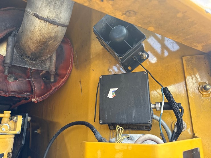 2014-caterpillar-501-image-58