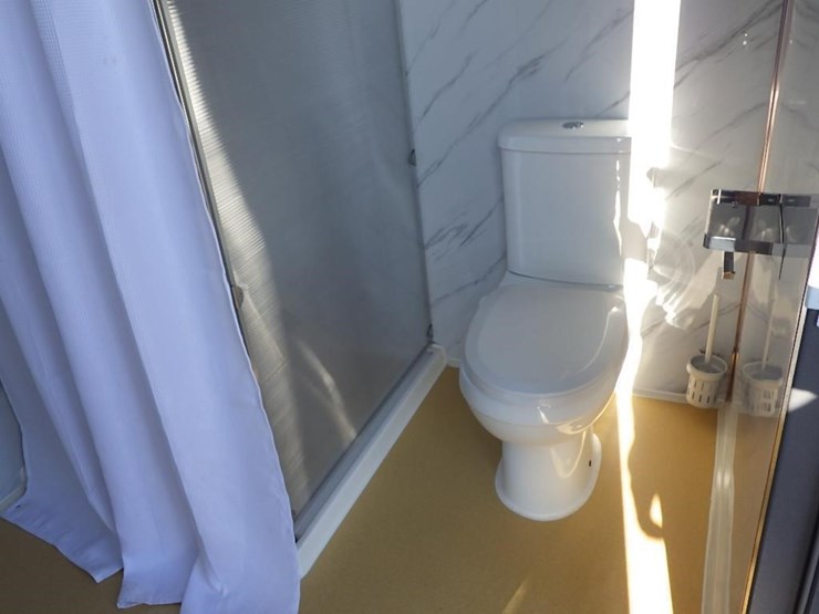 portable-toilet-w/-shower-image-7