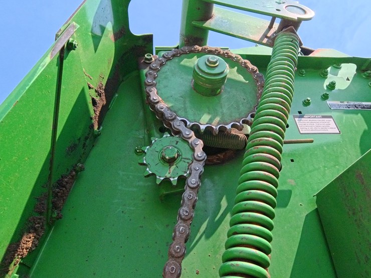 2009-john-deere-568-image-29