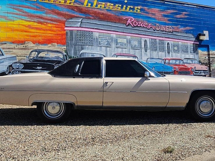 1976-cadillac-coupe-deville-image-5