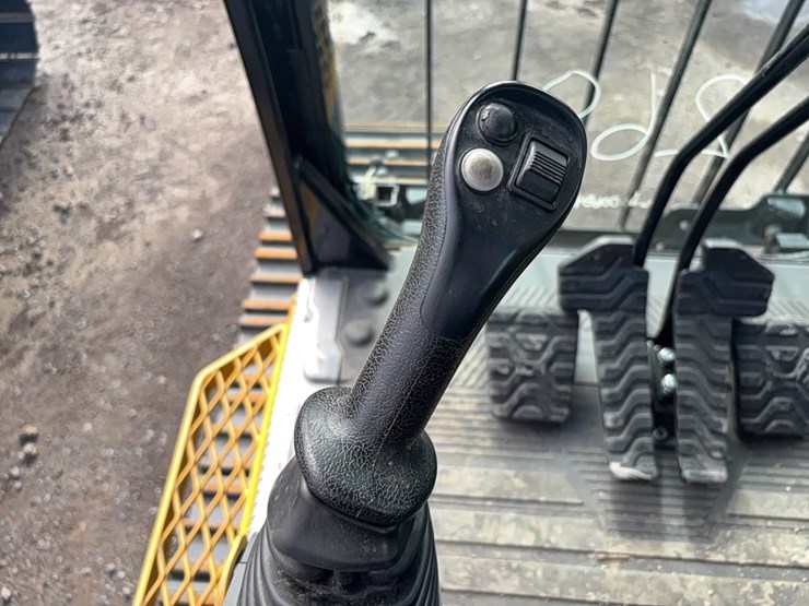 2023-caterpillar-340-image-51