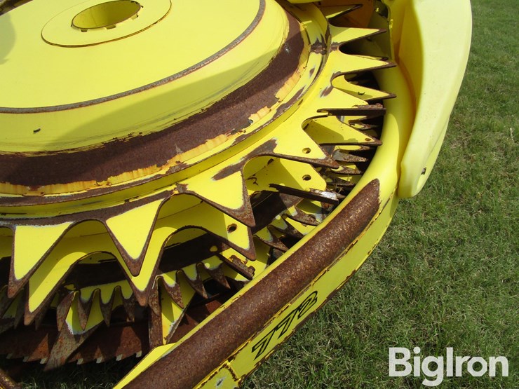 2022-john-deere-772-image-9