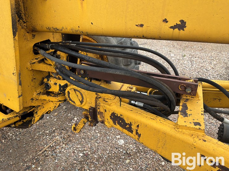 john-deere-570-image-11