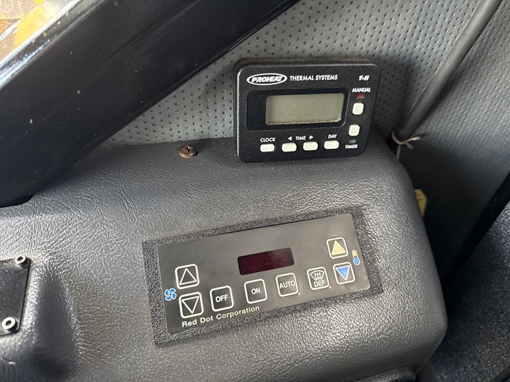 2014-caterpillar-501-image-79