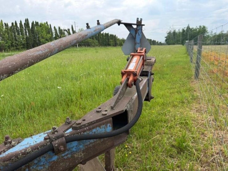 white-5-furrow-plow-image-17