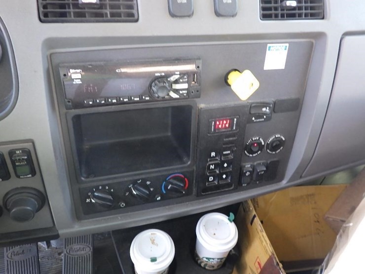 2017-peterbilt-pb337-26'-box-truck-image-19