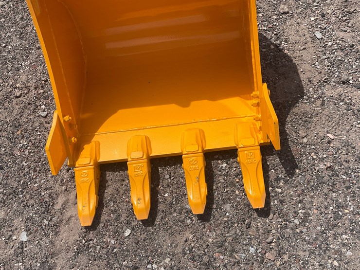 2026-caterpillar-305-image-7