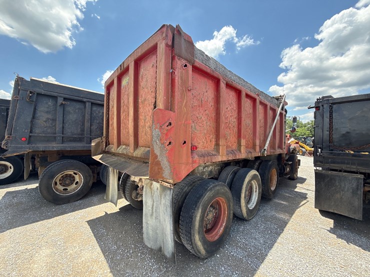1984-ford-lt9000-image-3
