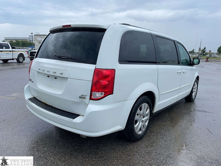 2014-dodge-grand-caravan-sxt-image-5