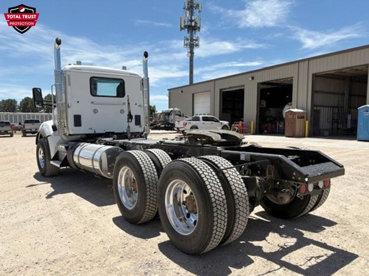 2023-kenworth-t880-image-4