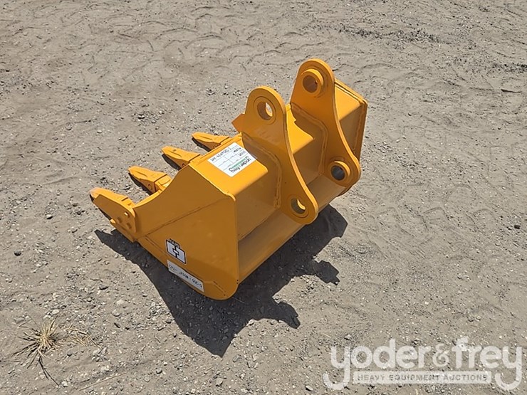 2026-caterpillar-305-image-2