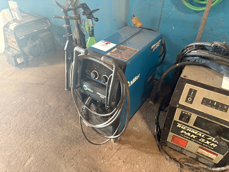 miller-millermatic-252-welding-machine-image-2