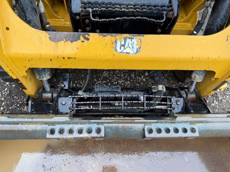 2017-caterpillar-249d-image-10