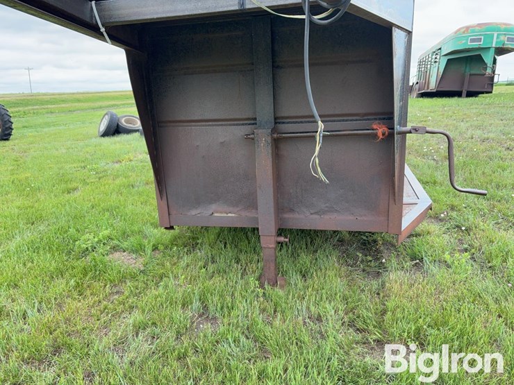1980-s&s-5x16-t/a-livestock-trailer-image-12