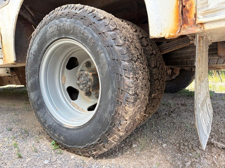2016-chevrolet-3500-image-9