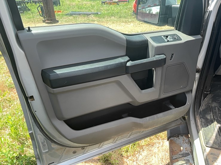2017-ford-f150-image-12