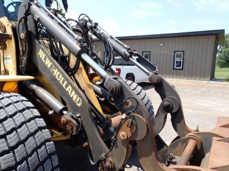 2011-new-holland-w110b-image-34