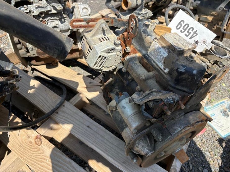 yanmar-3007d-3-cylinder-diesel-engine-image-5