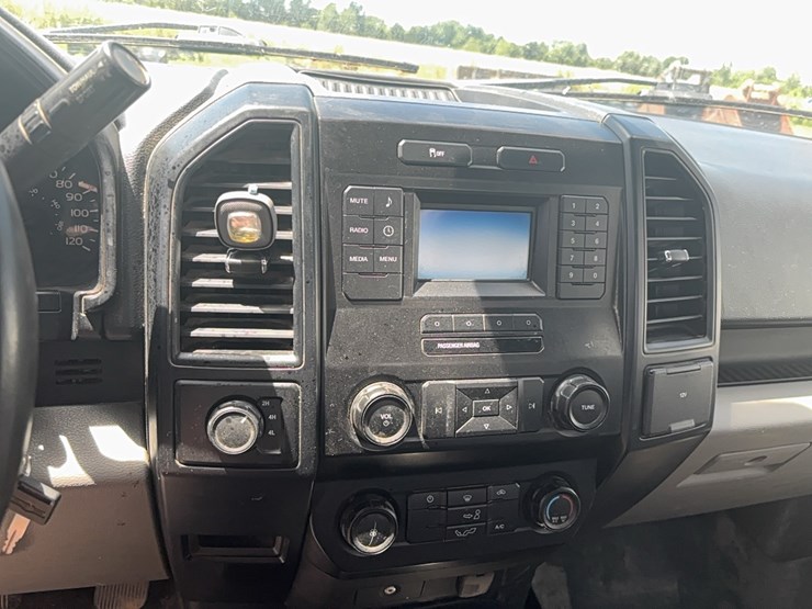 2017-ford-f150-image-17