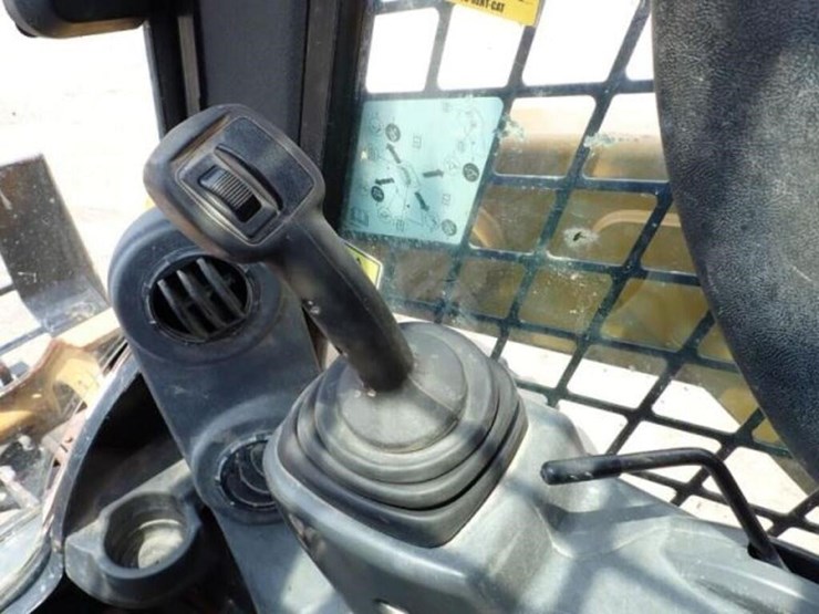 2019-caterpillar-236d-skid-steer-cat0236dlbgz05393-image-15