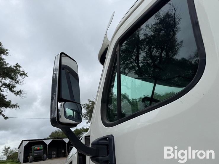 2012-freightliner-cascadia-113-image-9