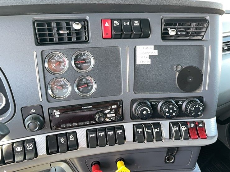 2021-kenworth-t880-image-24